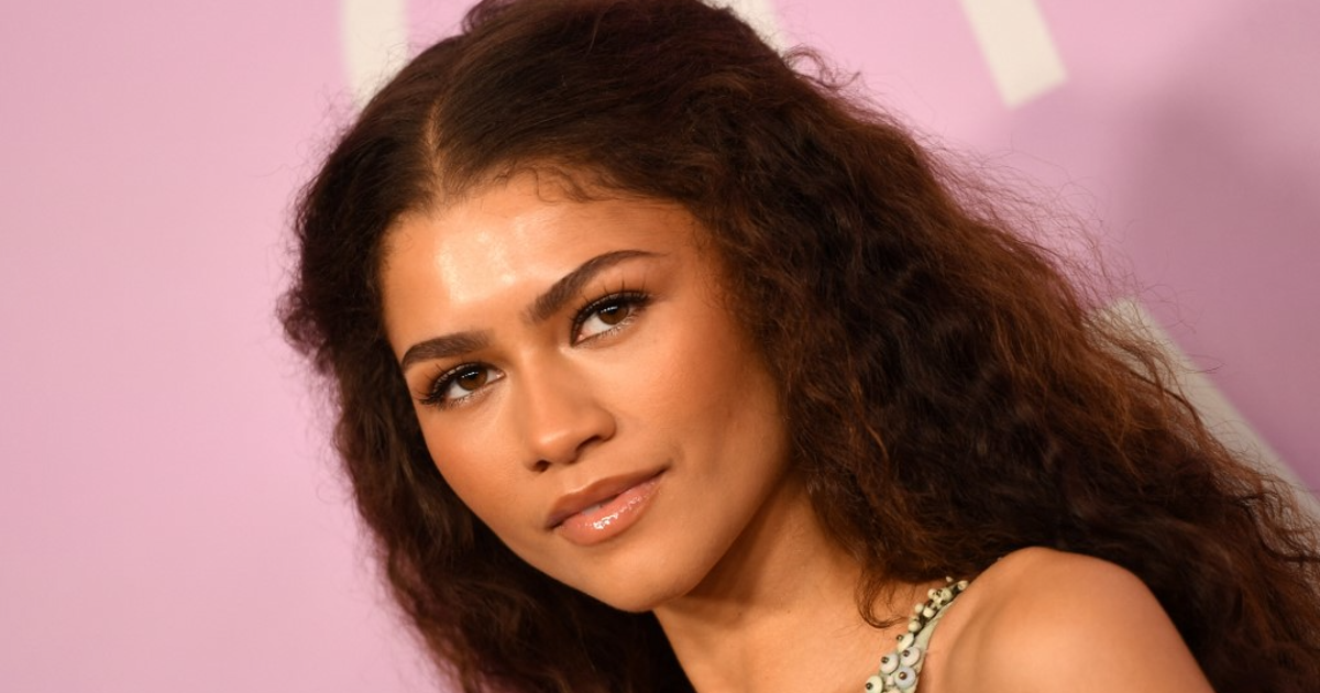 Zendaya Kiv Gott Z Ld Ruh Ja Felrobbantotta Az Internetet Gy L Pett A