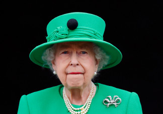 Mindenki ezt találgatja: tényleg Erzsébet királynő rejtőzött el a tömegben?