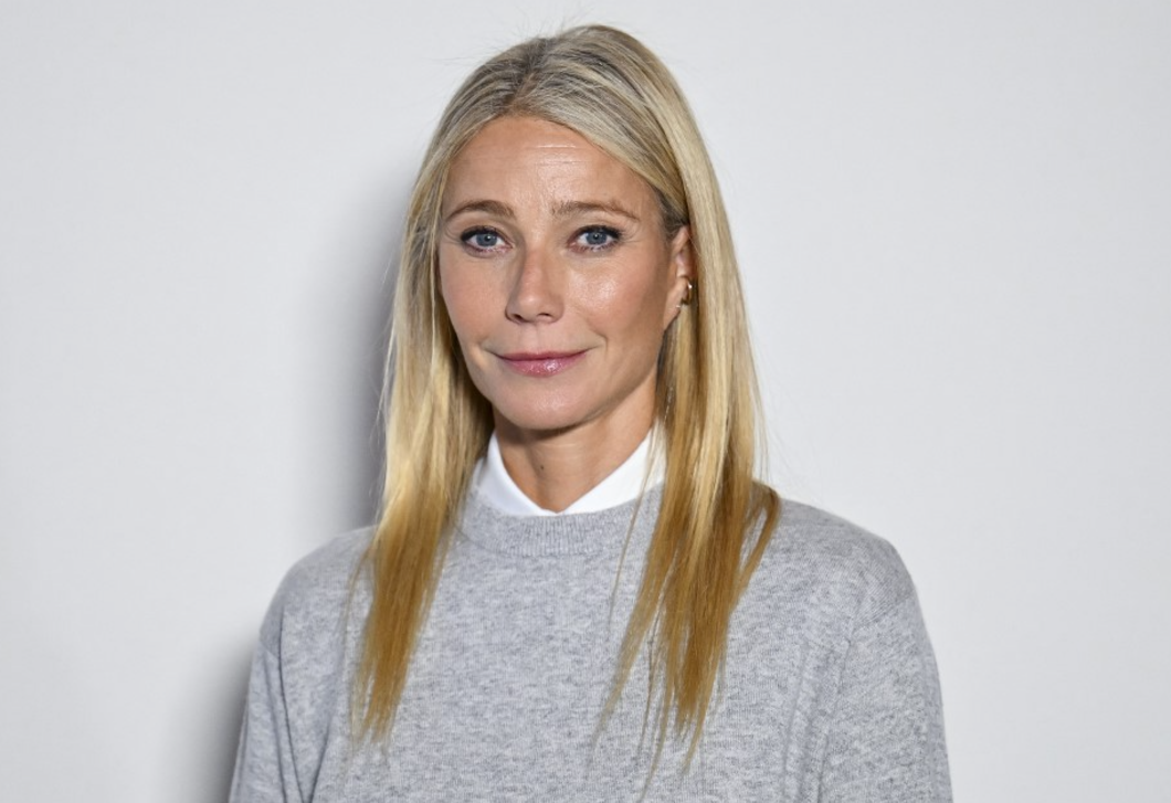 A szürke kanapé még mindig menő – Gwyneth Paltrow gyönyörű nappalija a bizonyíték