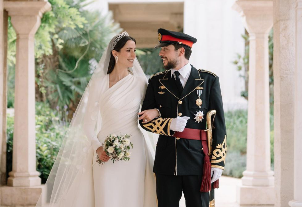 Káprázatos ruhákat viselt az esküvőjén Rajwa Al-Saif, Jordánia leendő királynéja