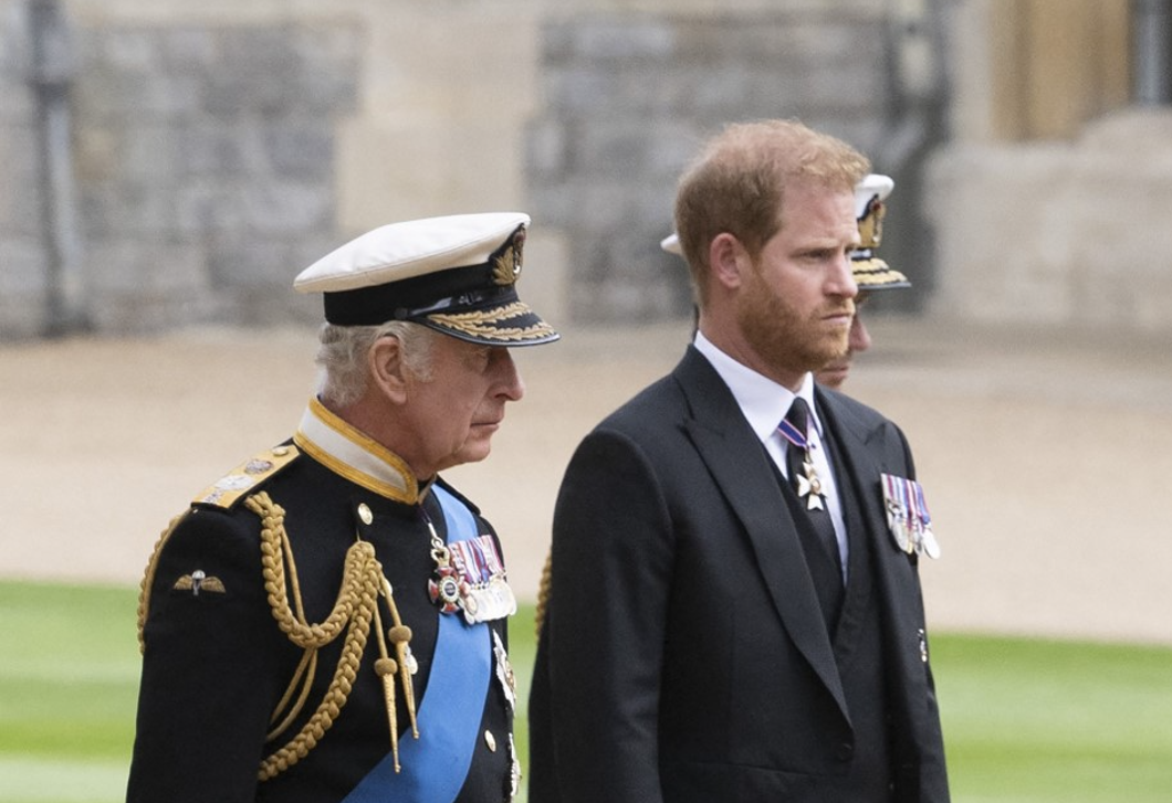 Károly király csak néhány percig volt hajlandó látni Harry herceget az érkezése után: kiderült, miért