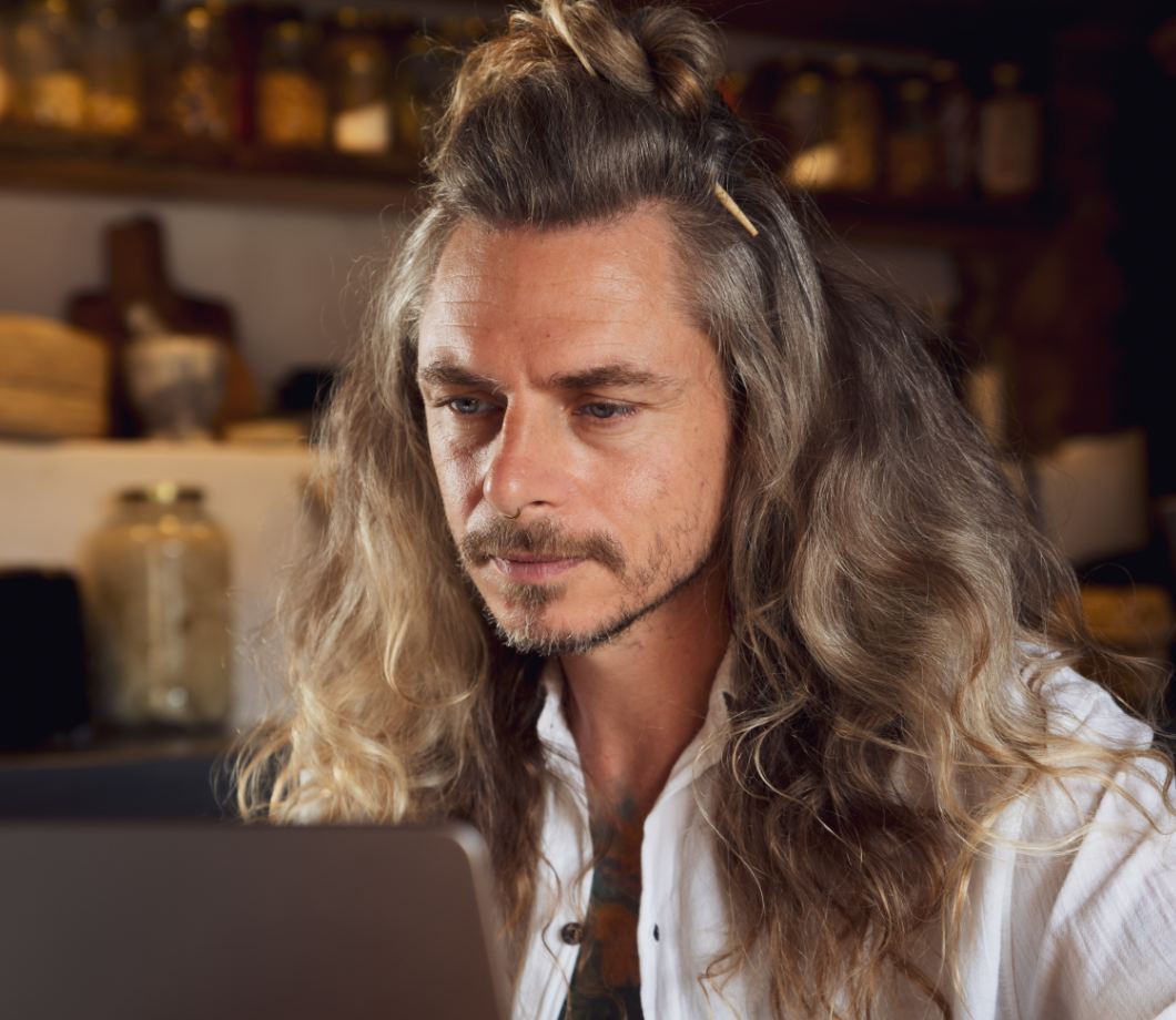 Steiner Kristóf: „Az Adásszünet novellám megírása egyszerre szabadított fel és késztetett gondolkodásra”