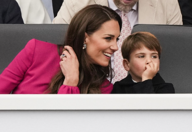Fotó: Lajos hercegért rajongott mindenki a karácsonyi koncerten - így viselkedett a kis herceg