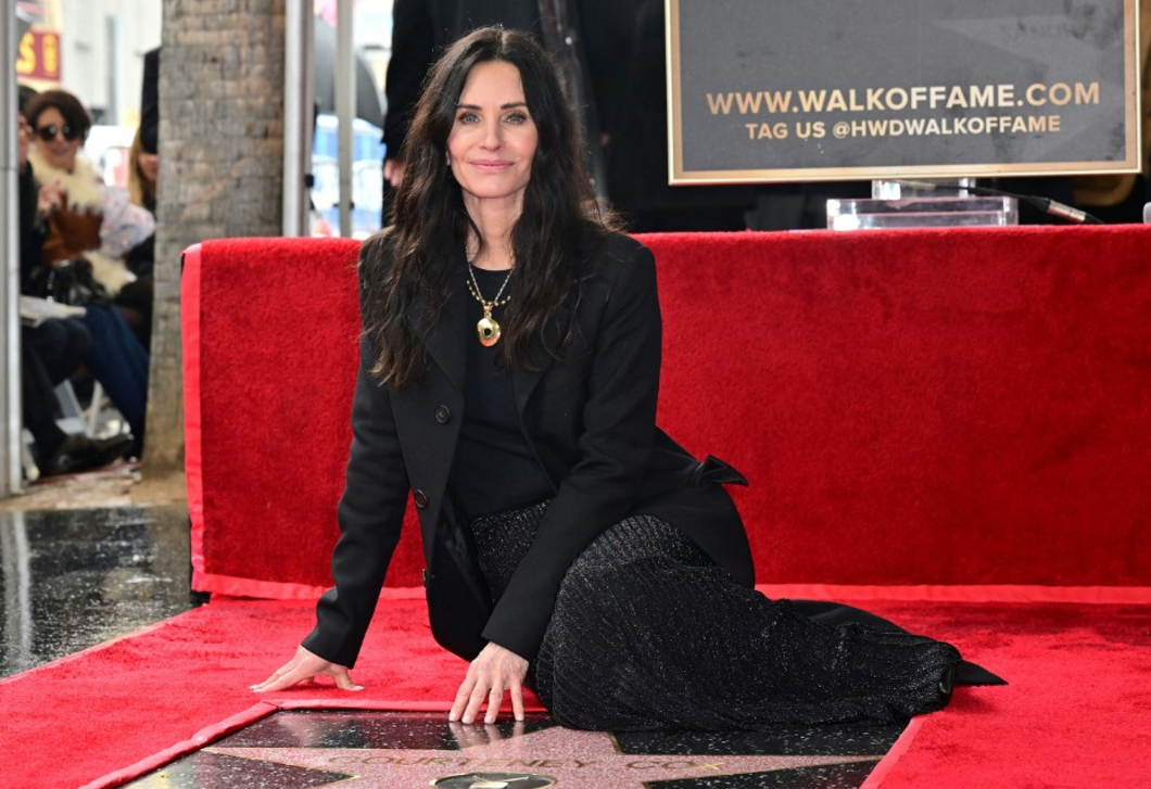 Ez a kanapé, soha nem megy ki a divatból – Courteney Cox gyönyörű, időtálló választása