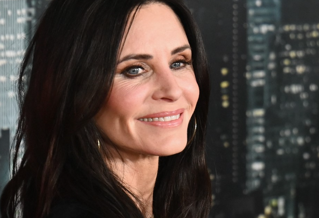 Legyen szellősebb és egyedi! Courteney Cox bravúros, elemes könyvszekrénye a tervezők szerint is igazán eredeti 