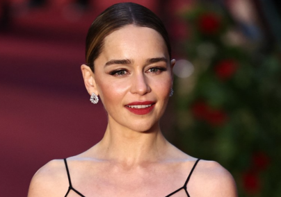 Emilia Clarke ebben a magyar városban tűnt fel