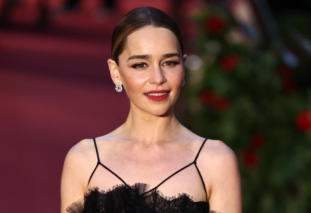 Emilia Clarke ebben a magyar városban tűnt fel