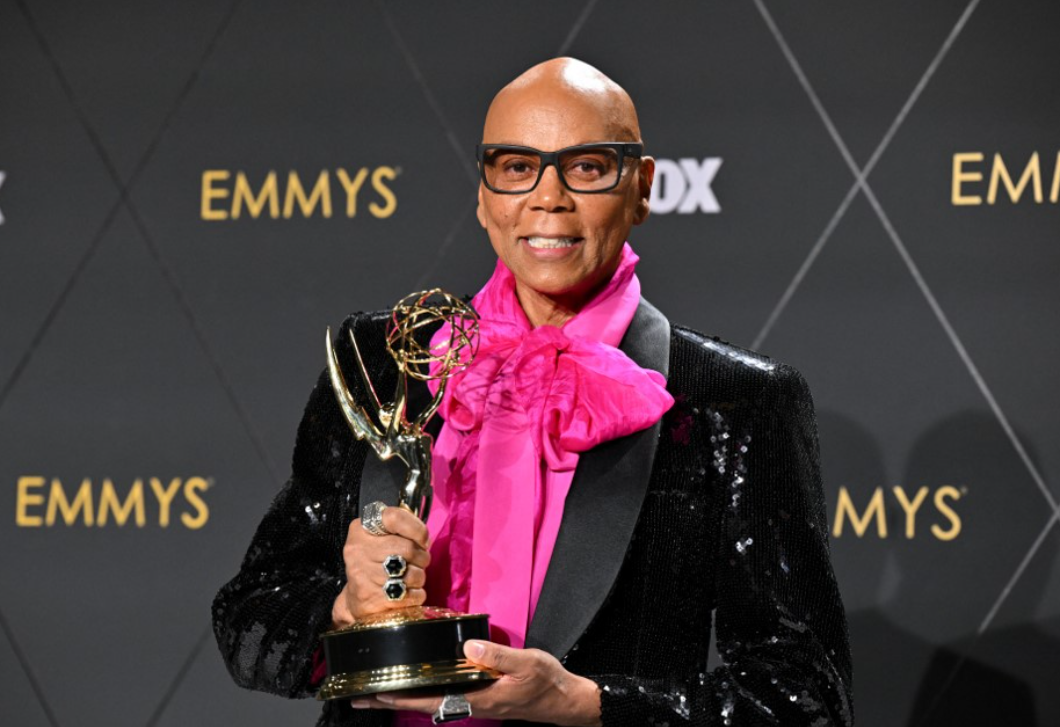 Belső udvar növények nélkül? RuPaul gyönyörű és elegáns belső udvarát te is elfogadnád