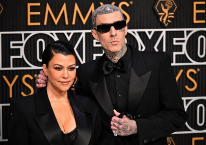 Monokróm, de korántsem unalmas – Kourtney Kardashian előszobája újra divatba hozza a fekete-fehéret