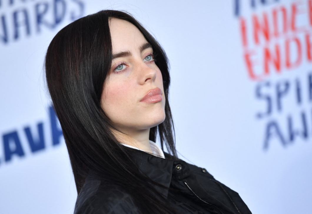 A saját koncertjén sérült meg Billie Eilish, ezzel dobta meg egy rajongója