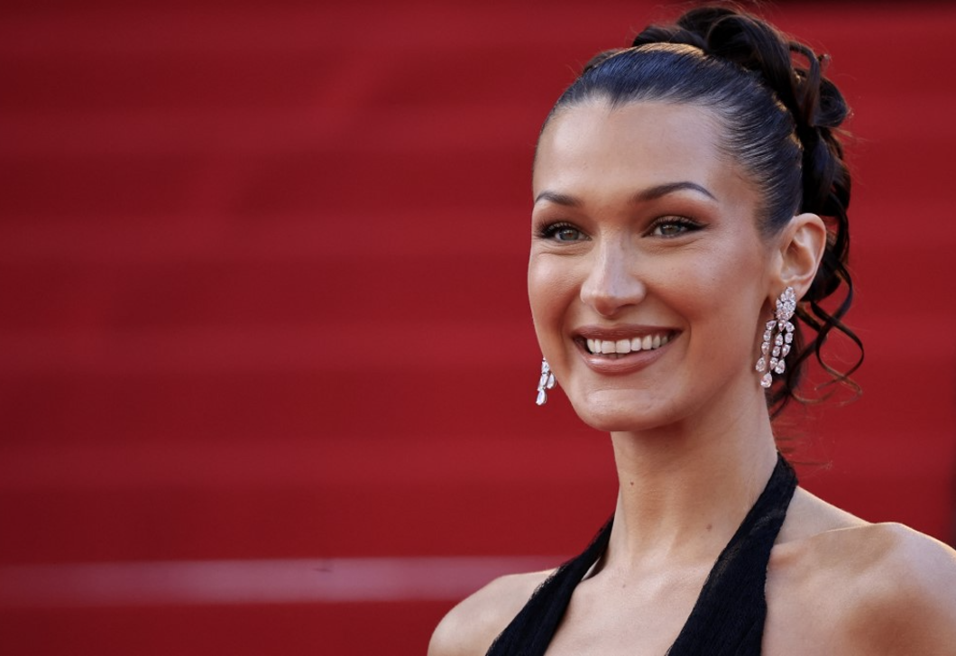Bella Hadid mézszőke hajáról beszél most mindenki -fotó