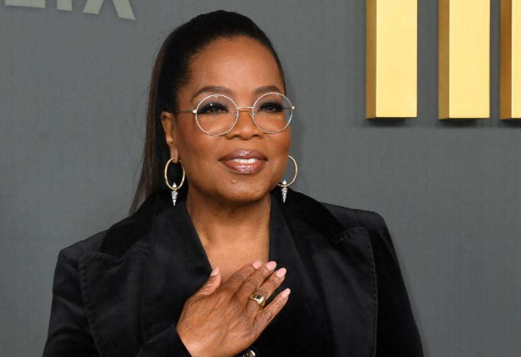 A műveltség maga a luxus! – Oprah Winfrey könyvespolcát te is imádni fogod