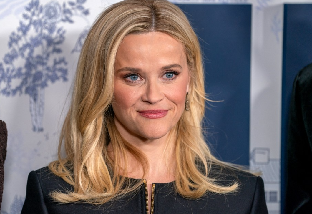 Megvan a nyár kedvenc pihenőhelye – Reese Witherspoon kanapéja a legjobb példa 