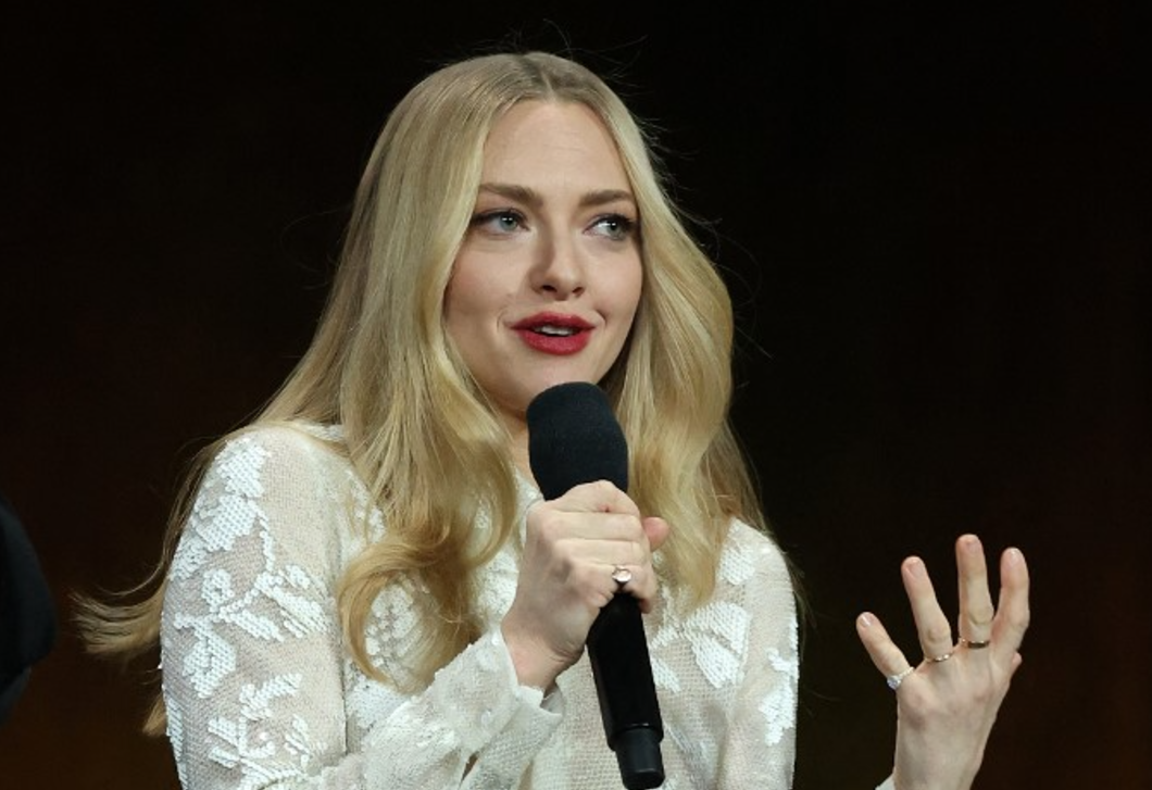 Mamma mia! Amanda Seyfried gyönyörű keskeny közlekedőjét látnod kell!
