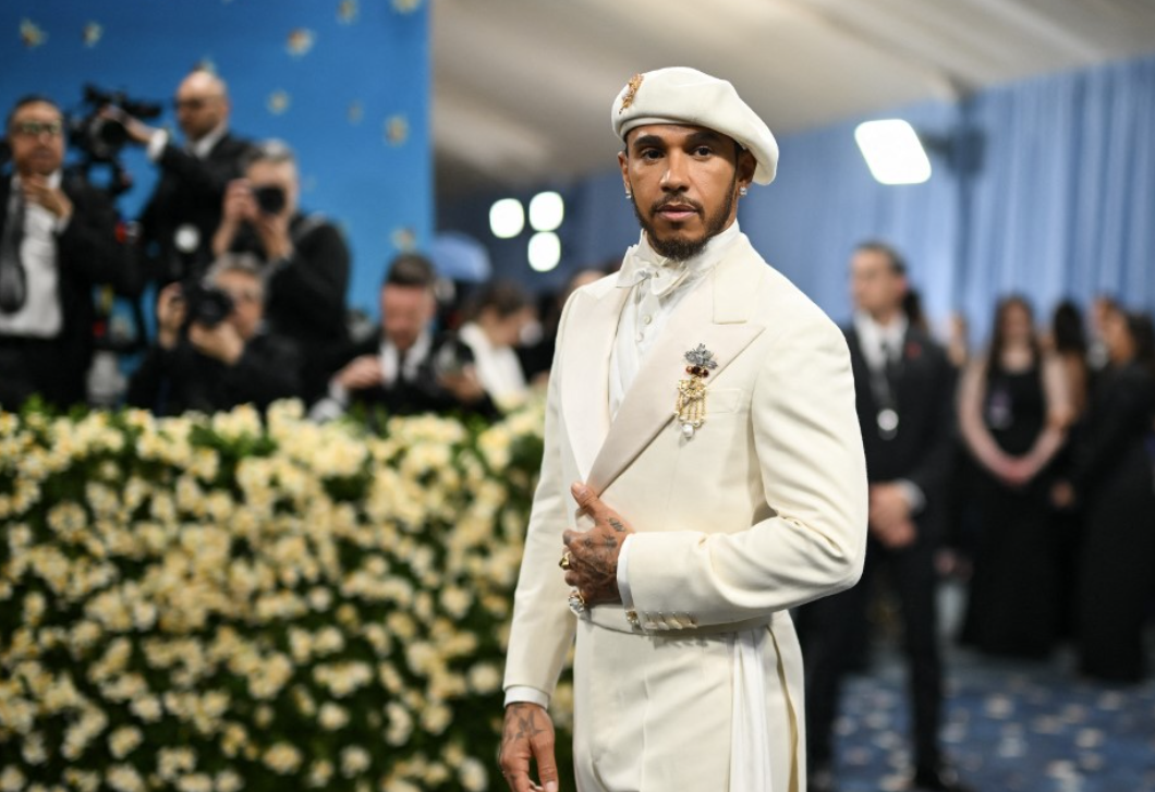 Lewis Hamilton inspiráló nappalija – modern otthon, retro és vintage hangsúllyal 