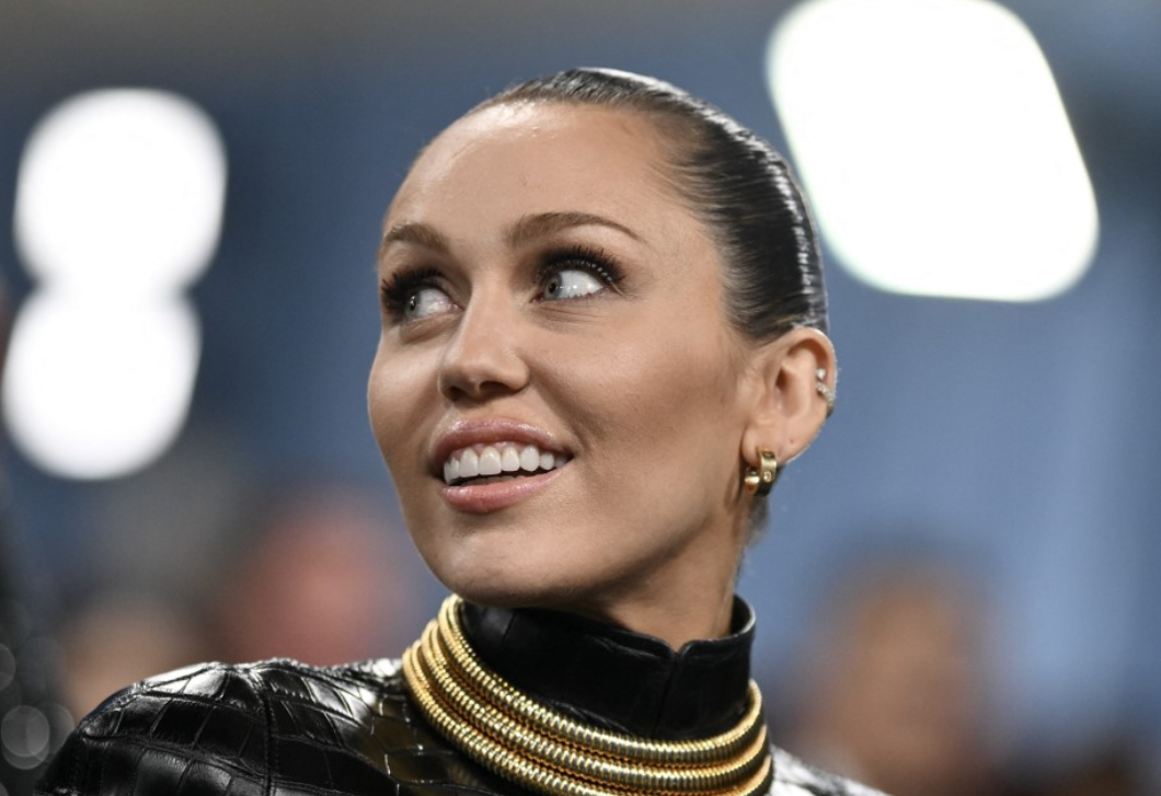 Így teheted személyesebbé a nappalit – nézd meg Miley Cyrus dohányzóasztalát