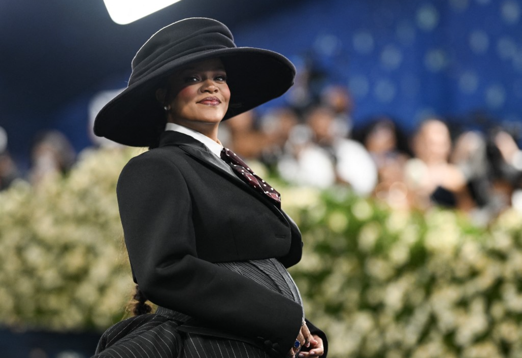Rihanna a Met-gálán jelentette be a terhességét: imádják érte az emberek