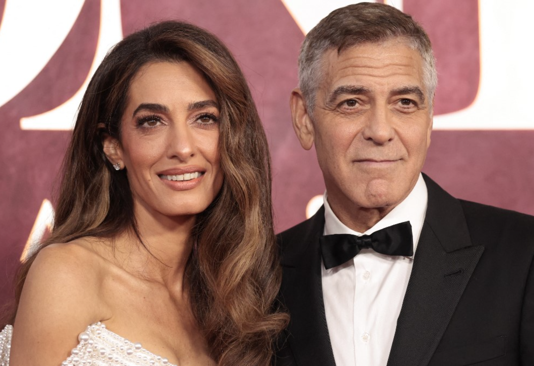Amal Clooney gyöngyökkel díszített ruháját imádják most az emberek