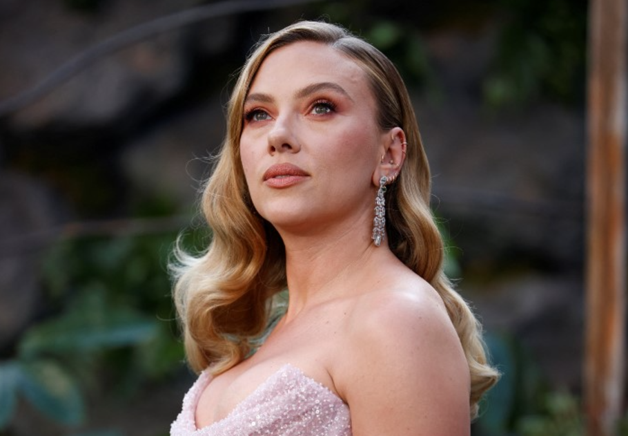 Scarlett Johansson ebben a tökéletes rózsaszín estélyiben lépett nyilvánosság elé, főkép