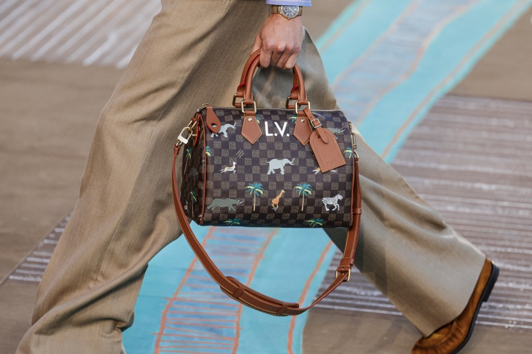 Luxus és a szubkultúrák találkozása a Paris Fashion Weeken – street style