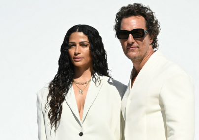 Gyönyörű és elegáns – Matthew McConaughey fényes fekete konyháját te is elfogadnád 