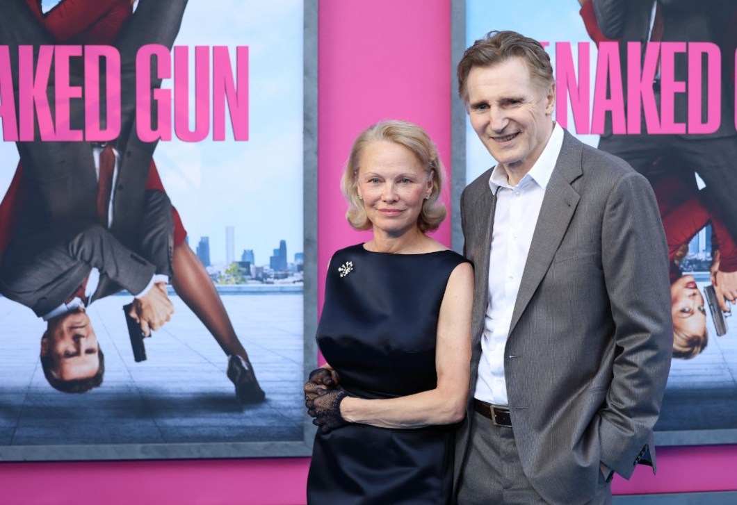 Nagyon úgy tűnik, hogy összejött Pamela Anderson és Liam Neeson
