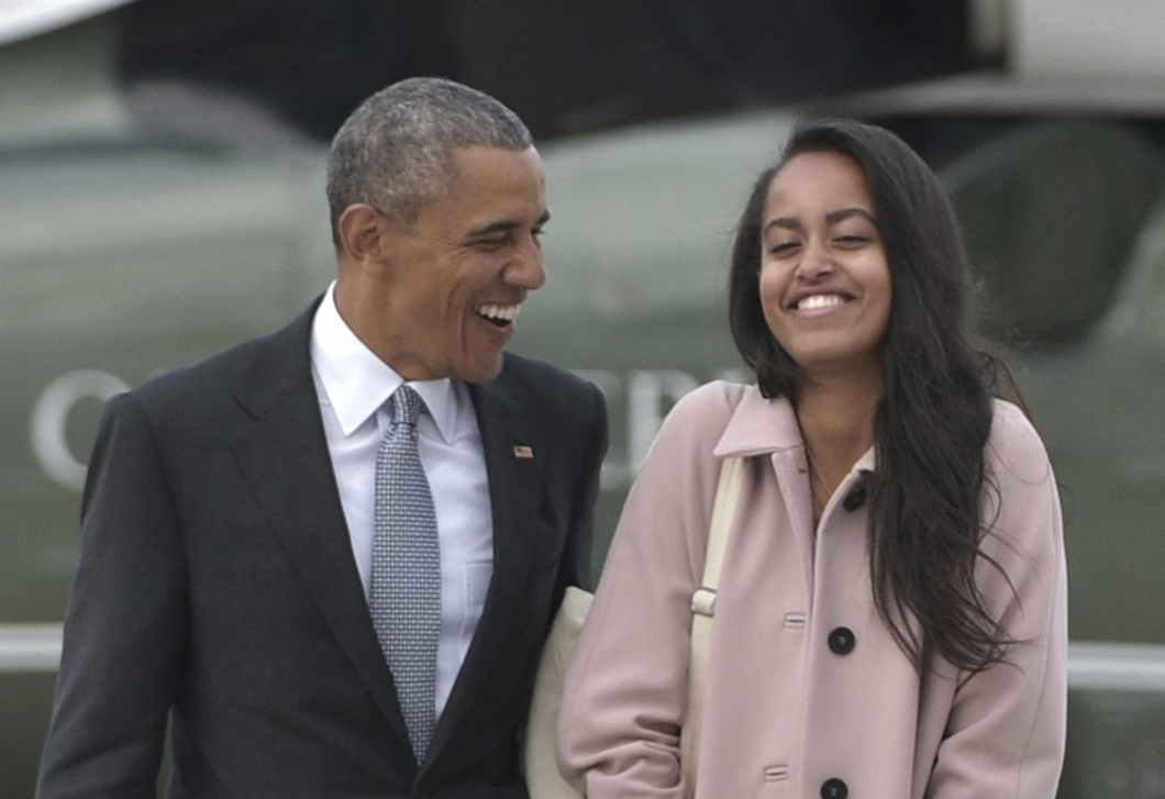 Friss fotók: vörös hajra váltott Obama lánya