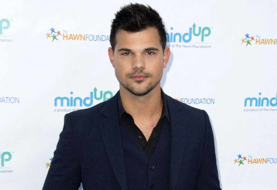 Taylor Lautner nyilvánosan védte meg Selena Gomezt az alakját kritizálókkal szemben