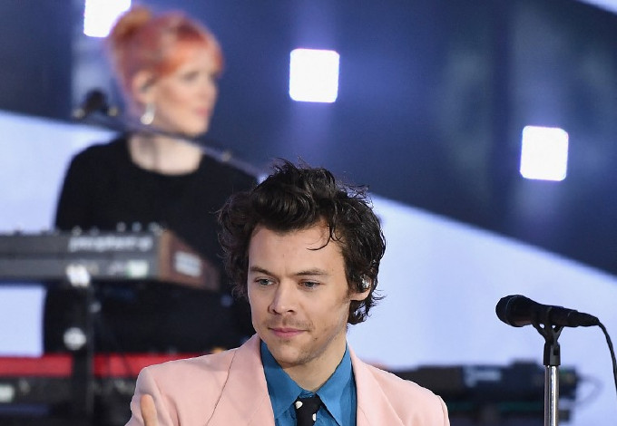 Fotó: Olaszországban romantikázott Harry Styles az új barátnőjével