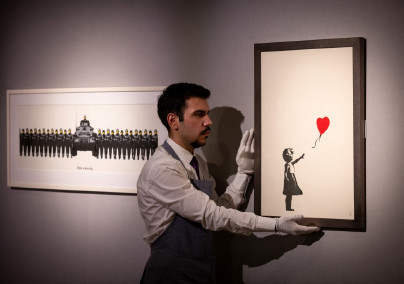 Három Banksy-kép is kalapács alá kerül Londonban