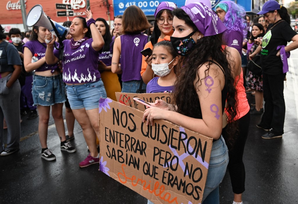 Ijesztően magas a gyerekterhességek aránya Paraguayban