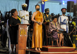Nemzeti hőssé kiáltották ki Rihannát az immár független Barbadoson