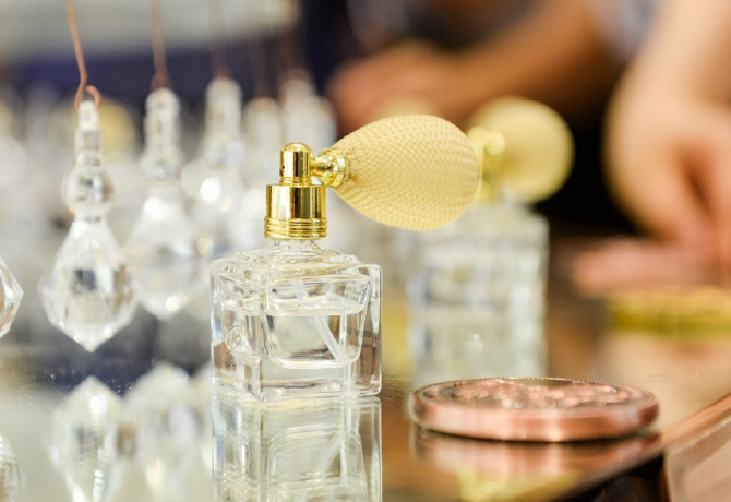 4 klasszikus parfüm, amit egyszer mindenkinek ki kell próbálnia