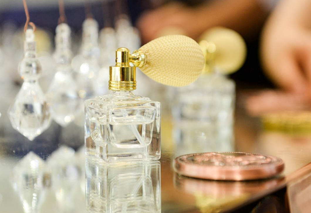4 klasszikus parfüm, amit egyszer mindenkinek ki kell próbálnia