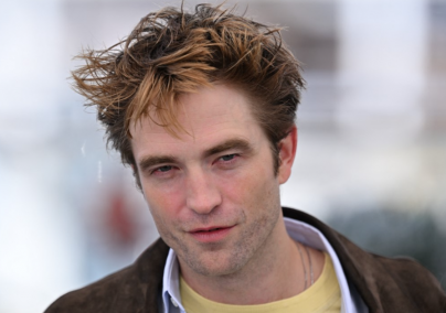 Az 1664 prémium sörmárka nagyköveteként bűvöl el minket Robert Pattinson