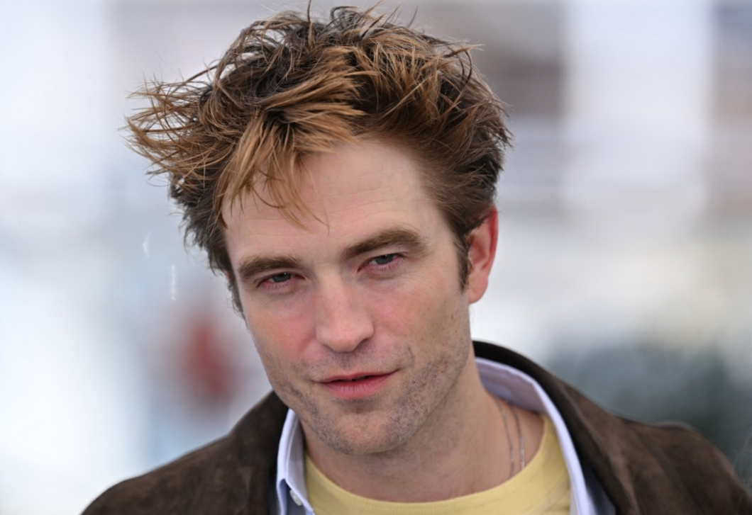 Az 1664 prémium sörmárka nagyköveteként bűvöl el minket Robert Pattinson