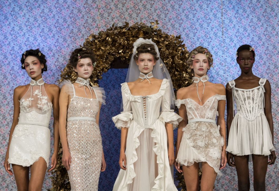 A Londoni Fashion Week egyik legszebb bemutatóját hozta el a Marie Antoinette-témával az AADNEVIK