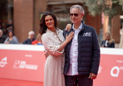 Ilyet még nem láttunk! Szépség és szenvedély – Andrea Bocelli különleges, művészi konyhája Toszkánában 