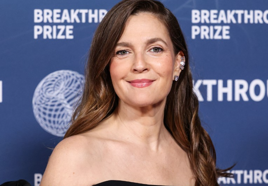 Az 50 éves Drew Barrymore smink nélküli fotója felrobbantotta az internetet, főkép