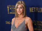 Jennifer Aniston ezt a retró bútortrendet követi – mindenkit lenyűgözött a nappalija