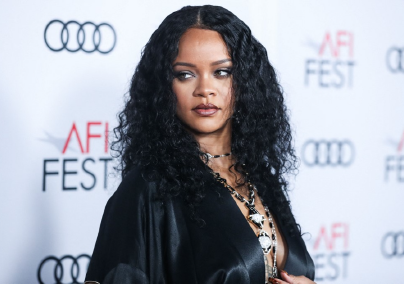 Rihanna frufrura váltott, az év legdivatosabb fazonját választotta