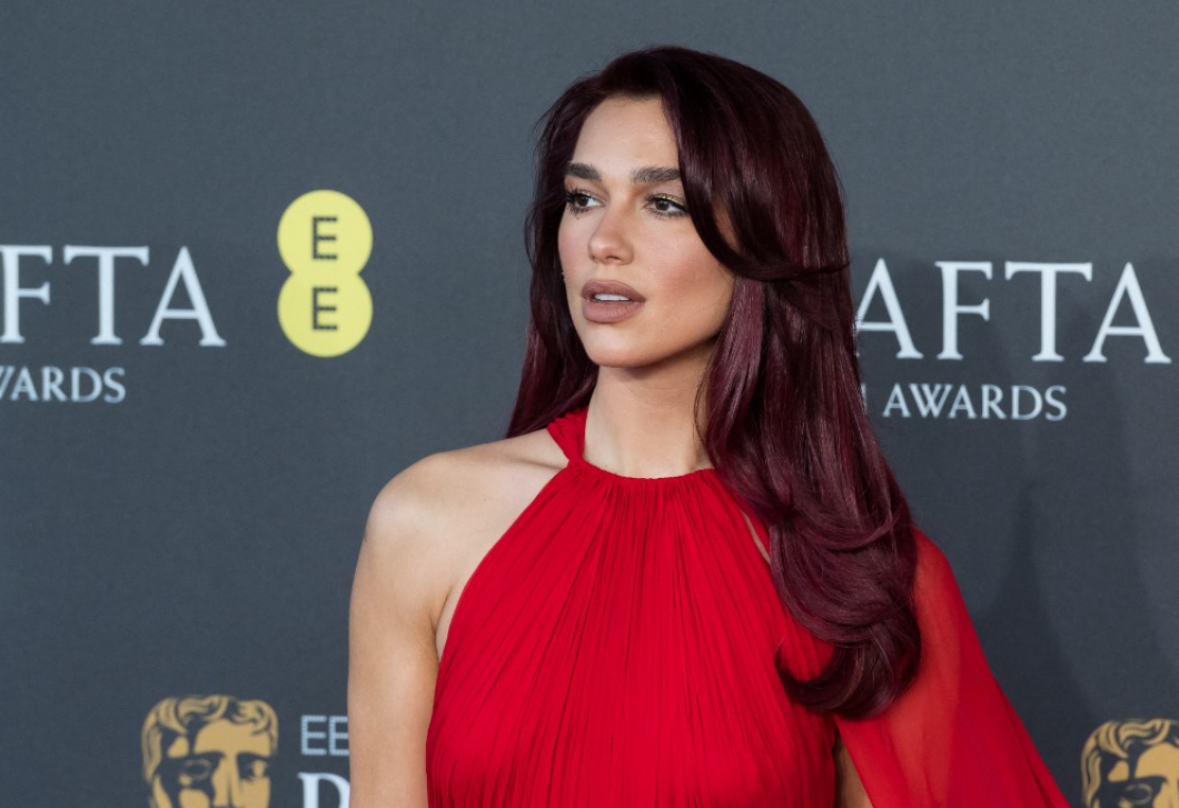 A divat királynője is – itt vannak a ma 30 éves Dua Lipa legjobb szettjei