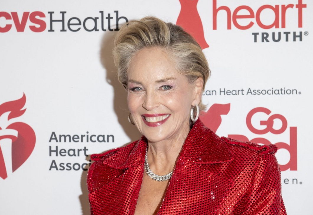 Sharon Stone gyönyörű titka: így lesz a tévé-állvány az előszoba éke