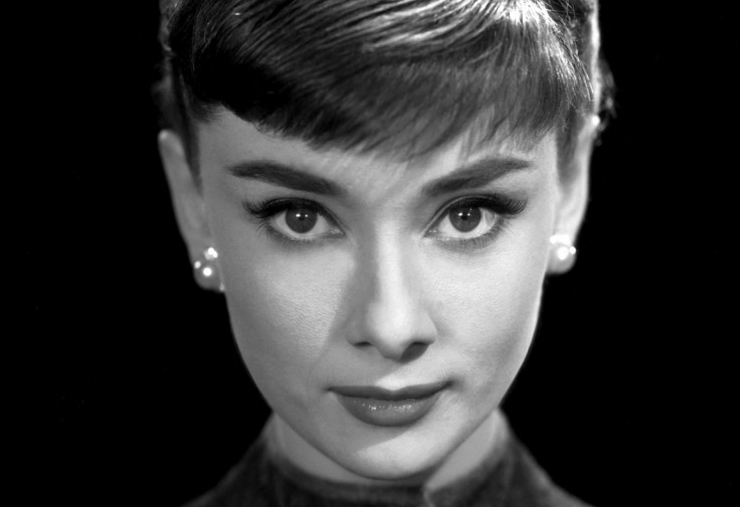 A legnagyobb sztár keskeny, kis konyhája – Audrey Hepburn örökre szerethetővé tette a fehéret