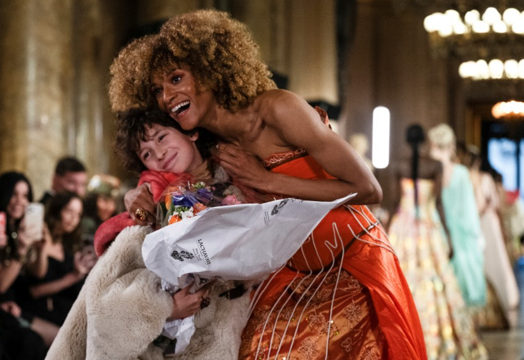 Történelmet írt Max Alexander, a 10 éves tervező a Párizsi Divathéten mutatta be mesés kollekcióját