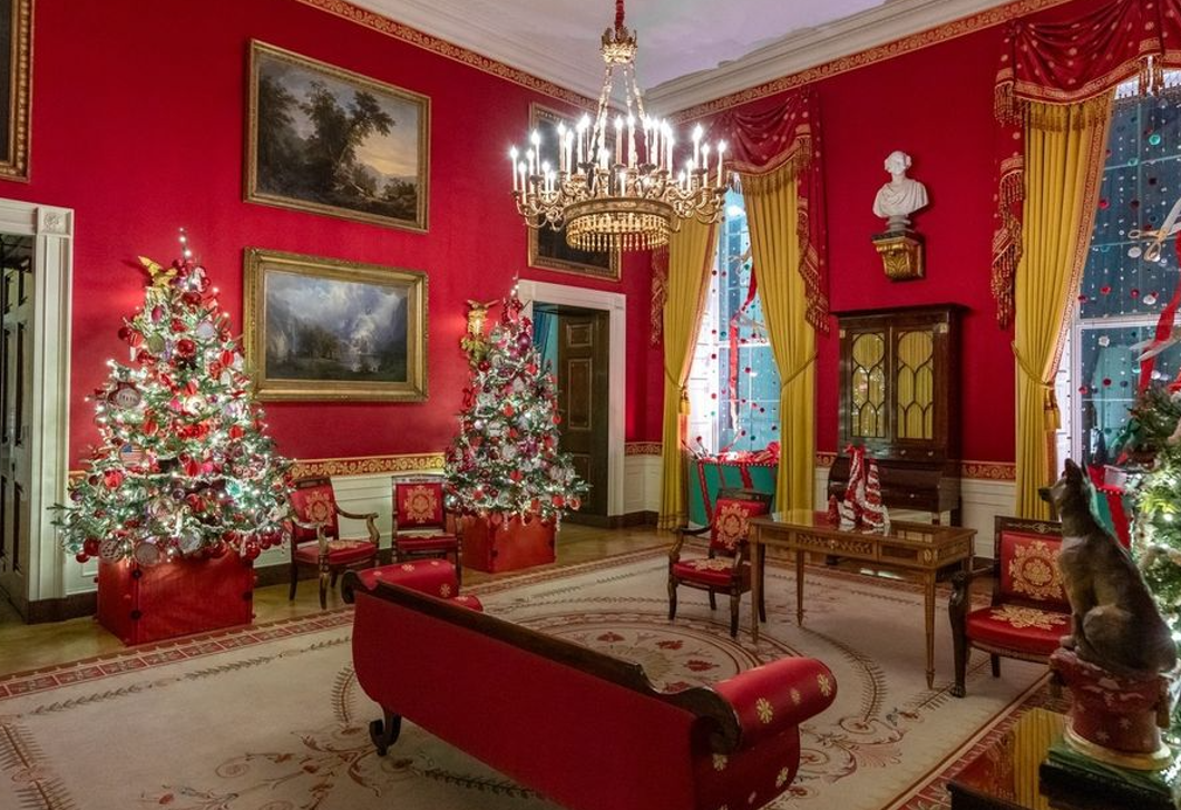 Valódi mesevilág épült a Fehér Házban: ilyen lett a 2023-as karácsonyi dekoráció