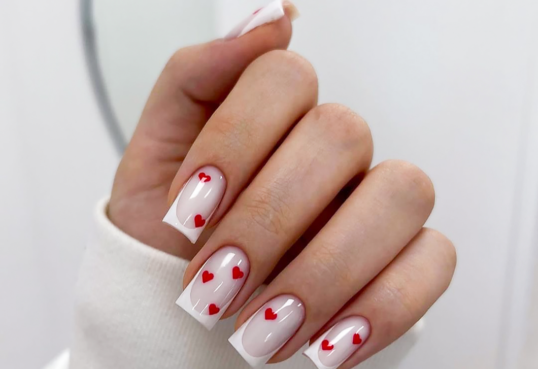 5 manikűrötlet Valentin-napra, amelyek rövid körmökre is tökéletesek