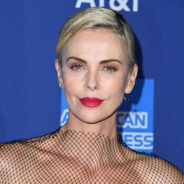 Charlize Theron is kipróbálta az idei év hajszínét