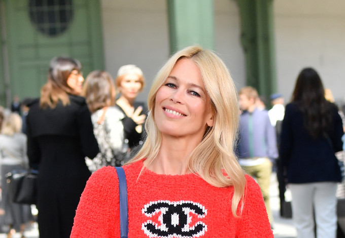 Claudia Schiffer újra elhozza a 90-es évek legjavát