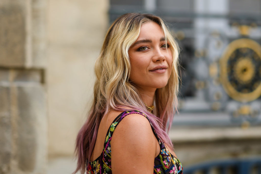 A valódi arcbőrt népszerűsíti Florence Pugh